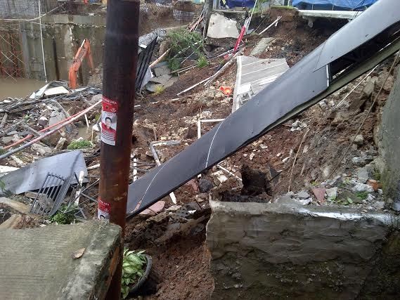 Derita Warga di Pulo Besar karena Tanah Ambles: Listrik dan Air Mati