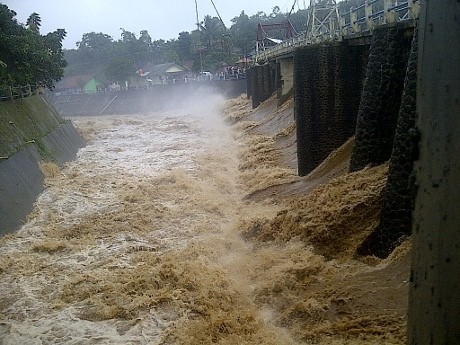 Siap-siap! Debit Air dari Bogor Diprediksi Sampai di Jakarta Sore Ini