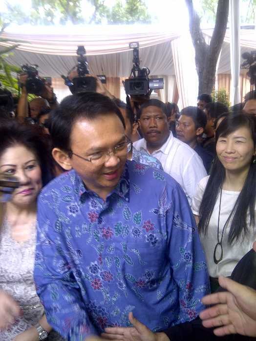 Ahok: Dekat Rumah Saya Ombaknya Gila-gilaan
