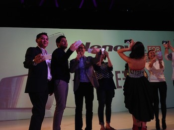 Vibe X ini punya kamera 5 megapixels di depan dan 13 megapixels di belakang. Ponsel selfie ini dibanderol Rp 4,5 juta.