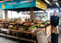 Ada juga Pasar Khatulistiwa yang menyediakan berbagai hasil bumi seperti buah dan sayuran yang dapat dibeli pengunjung. Serta jajanan kuliner khas Sunda seperti Tahu Gejrot (Tya/detikTravel)