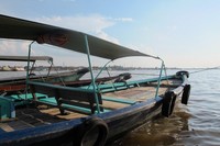 Datang ke Palembang, belum lengkap rasanya kalau tak naik perahu getek untuk menyusuri Sungai Musi. Dengan harga mulai dari Rp 10 ribu, Anda bisa mengitari Jembatan Ampera dari atas sungai atau berkunjung ke Pulau Kemaro (Afif/detikTravel)