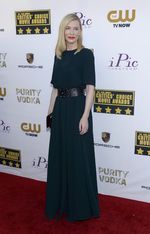 Cate Blanchett Raih Aktris Terbaik