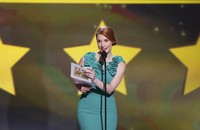 Ditahun ini Jessica mendapat kesempatan menjadi presenter. REUTERS/Kevork Djansezian.