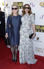 Julia Roberts Eksis Berkacamata Hitam di CCA 2014