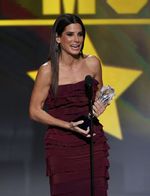 Pesona Sandra Bullock di Red Carpet