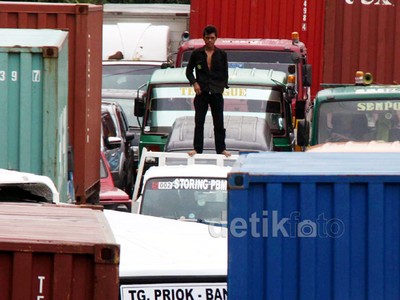 Jalan Yos Sudarso Macet