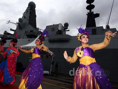 HMS Daring Tiba di  Tanjung Priok