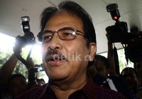 Sofyan Djalil menjalani pemeriksaan dalam kasus dugaan pemberian Fasiltas Pendanaan Jangka Pendek (FPJP) dan penetapan Bank Century sebagai bank gagal berdampak sistemik. Lamhot Aritonang/detikFoto.