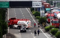     Kemacetan parah terjadi di tol Tanjung Priok.