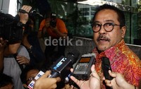 Tak banyak komentar yang disampaikan Rano kepada awak media. Lamhot Aritonang/detikFoto.