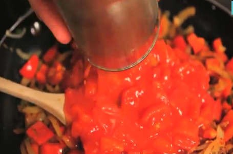 Yuk, Bikin Huevos Rancheros, Kacang Plus Telur yang Pedas Hangat Khas Meksiko!