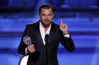 Lewat film terbarunya 'The Wolf of Wallstreet', aktor Leonardo DiCaprio sukses meraih penghargaan Best Actor In a Comedy. REUTERS/Mario Anzuoni.     