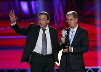Produser Peter Del Vecho dan sutradara Chris Buck sukses dianugerahi penghargaan Best Animated Feature lewat film 'Frozen'. REUTERS/Mario Anzuoni.