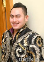 Kostum Heboh ala Nassar