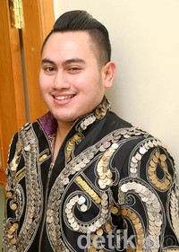 Nassar tampak percaya diri dengan kostumnya tersebut. Gus Mun/detikHOT.