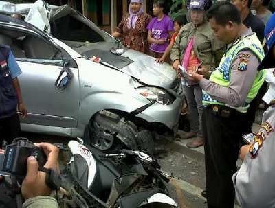 Mobil Anggota TNI Tabrak Pengendara Motor Hingga Tewas