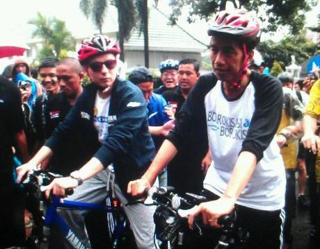 Masih Gerimis, Jokowi-Lorenzo Mulai Bersepeda ke Balaikota