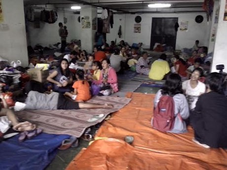 Tak Terasa, Risky dan Keluarga Telah Seminggu Mengungsi Karena Banjir