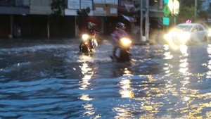Banjir di Gunung Sahari, Belasan Motor Mogok