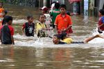 Ibu dan Anak Terseret Arus Banjir