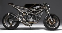 Tampilan Ducati Monster 900 dirombak total. Hasilnya, motor itu terlihat lebih galak dengan tampilan yang lebih menonjolkan kekuatan mesin.