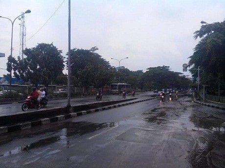 Genangan Air Surut, Jl Letjen Suprapto Bisa Dilalui Kendaraan