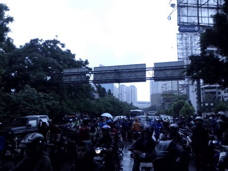 Usaha Polisi Urai Macet di Citraland Undang Tawa Warga 