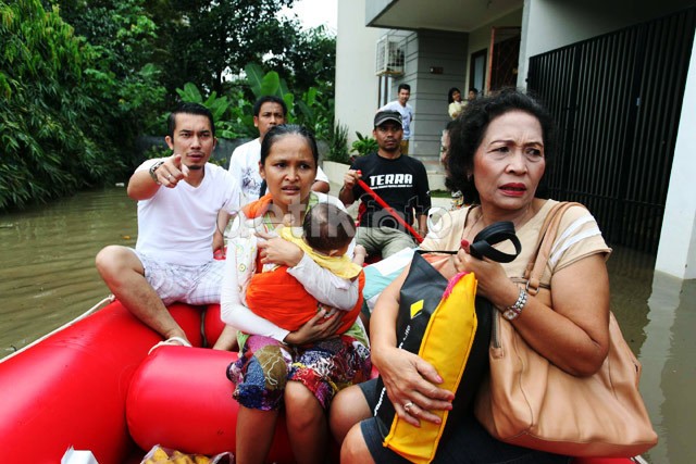 1.000 Orang Mengungsi Akibat Banjir di Kelapa Gading
