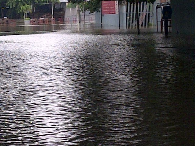Pintu 2 JIExpo Kemayoran Banjir 80 Cm