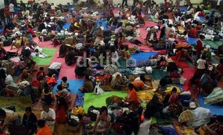 Kunjungi Korban Banjir, Menkes Ingatkan Kebersihan Pengungsian
