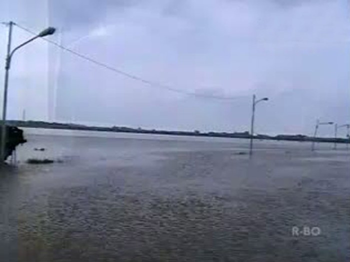 Tanggul Jebol, Wilayah Pluit Bak Lautan