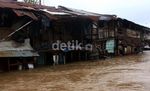 Banjir Kampung Pulo Masih Tinggi