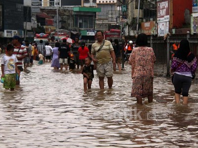 Banjir Kampung Pulo Masih Tinggi