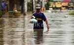 Akses Jalan Otista Kampung Melayu Putus