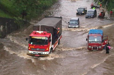 Banjir dan Cuaca Esktrim, Pengusaha Curhat Sulit Kirim Barang
