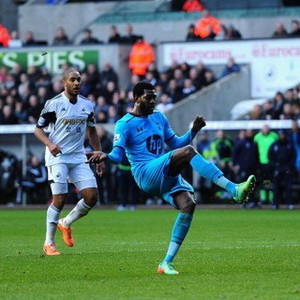 Adebayor Dua Gol, Tottenham Bungkam Swansea 3-1