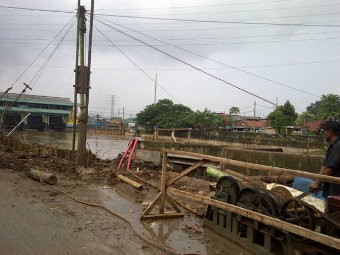 Perbaikan Tanggul KBB Tanah Abang yang Ditinjau Jokowi Dipercepat