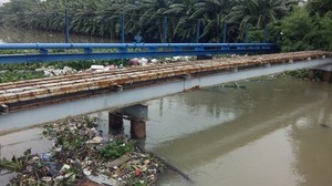 Begini Penampakan Sampah di Sungai Cisadane Dekat Rawa Buaya