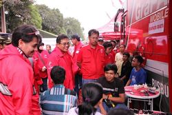 Telepon & Internet Gratis di Posko Banjir Telkomsel