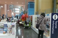 Bila bingung mau berwisata di Jepang, cari saja Tourist Informartion Center di Bandara Kansai. Pusat informasi ini beroperasi 24 jam plus fasilitas money changer (Hany/detikTravel)