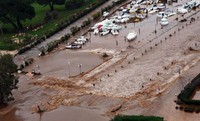     Sedangkan sebanyak 4 ribu rumah warga lainnya di wilayah Var, French Riviera tidak mendapat aliran listrik akibat banjir ini. AFP / Marine Nationale.