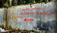 Rusa-rusa tersebut terbiasa mengkonsumsi sisa-sisa makanan manusia yang sudah tidak layak konsumsi, bahkan kadang mereka juga menyodorkan moncongnya untuk meminta makanan kepada para pengunjung.