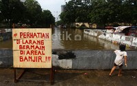 Salah seorang warga mengatakan kalau setiap banjir underpass yang menghubungkan Kemayoran dan Sunter ini selalu digenangi banjir.