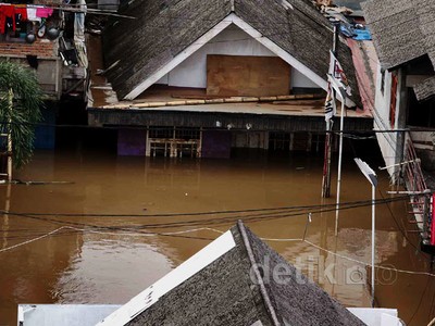 Kampung Pulo Masih Terendam