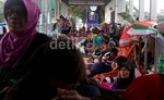 Halte TransJakarta Jadi Tempat Pengungsian