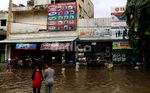 Meski Banjir, Toko Onderdil Tetap Buka