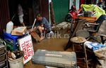 Meski Banjir, Toko Onderdil Tetap Buka