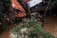Kawasan Kampung Pulo masih banjir.