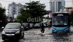Jl Satria Raya Jakarta Barat Masih Tergenang